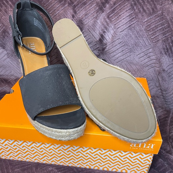 A.N.A espadrille Sandals size 8 - Picture 5 of 6